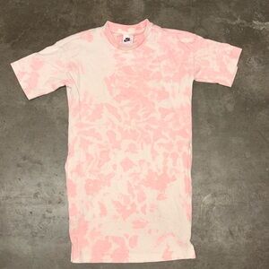 Women’s Nike Tie Dye T-shirt in Pink And White Size XS Oversized